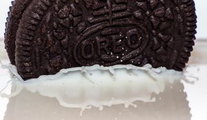 Preview wallpaper oreo, cookie, milk, close-up