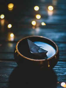 Preview wallpaper origami, boat, bowl, water