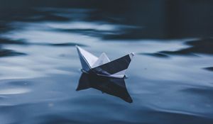 Preview wallpaper origami, boat, water