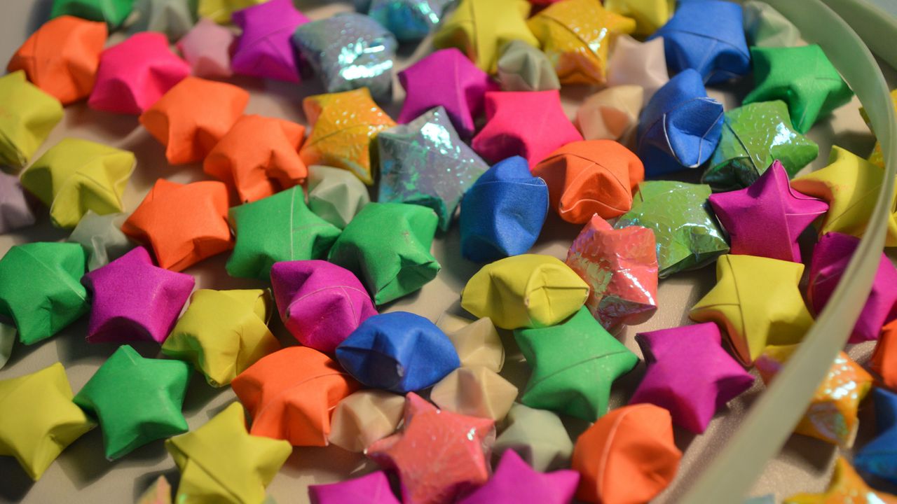 Wallpaper origami, stars, colored paper