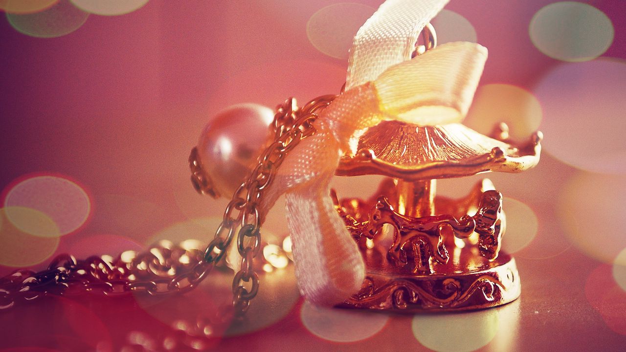 Wallpaper ornaments, gold ribbon, glare