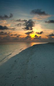 Preview wallpaper outflow, evening, decline, coast, beach, sand, gloomy, twilight