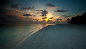 Preview wallpaper outflow, evening, decline, coast, beach, sand, gloomy, twilight