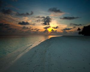 Preview wallpaper outflow, evening, decline, coast, beach, sand, gloomy, twilight