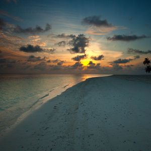 Preview wallpaper outflow, evening, decline, coast, beach, sand, gloomy, twilight