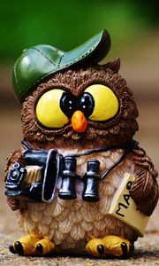 Preview wallpaper owl, figurine, cap, binoculars