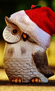 Preview wallpaper owl, hat, santa claus, figurine