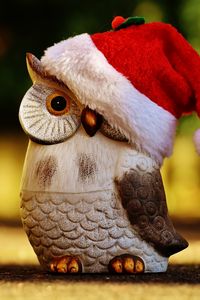 Preview wallpaper owl, hat, santa claus, figurine