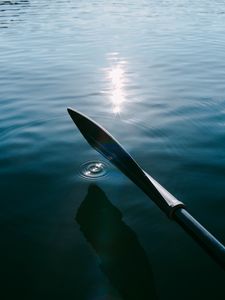 Preview wallpaper paddle, boat, ripples, glare, water