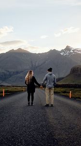 Preview wallpaper pair, love, romance, road, mountains