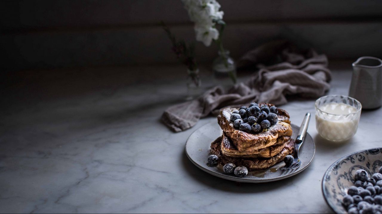 Wallpaper pancake, blueberries, baked