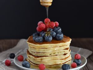 Preview wallpaper pancakes, berries, honey, dessert