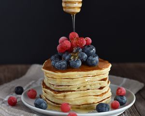 Preview wallpaper pancakes, berries, honey, dessert