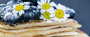 Preview wallpaper pancakes, blueberries, dessert, honey, chamomile, powdered sugar