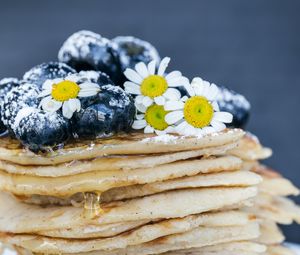 Preview wallpaper pancakes, blueberries, dessert, honey, chamomile, powdered sugar