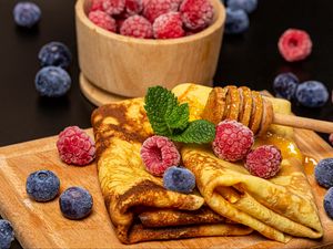 Preview wallpaper pancakes, dessert, berries, honey