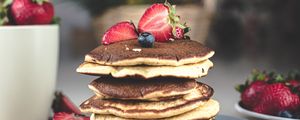 Preview wallpaper pancakes, dessert, pastries, strawberries, blueberries, breakfast
