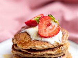 Preview wallpaper pancakes, dessert, strawberries