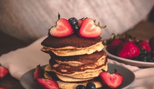 Preview wallpaper pancakes, dessert, strawberries, blueberries, breakfast