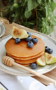 Preview wallpaper pancakes, figs, pastries, blueberries, plate