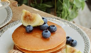 Preview wallpaper pancakes, figs, pastries, blueberries, plate