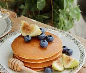 Preview wallpaper pancakes, figs, pastries, blueberries, plate