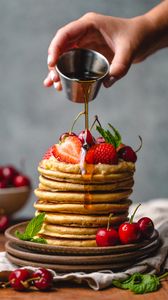 Preview wallpaper pancakes, honey, berries, strawberries