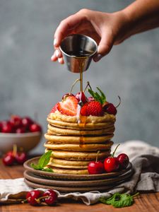 Preview wallpaper pancakes, honey, berries, strawberries