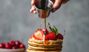 Preview wallpaper pancakes, honey, berries, strawberries