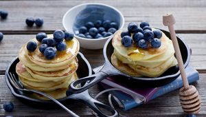 Preview wallpaper pancakes, honey, blueberries, carnival