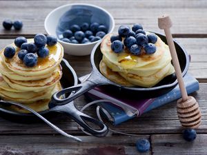 Preview wallpaper pancakes, honey, blueberries, carnival