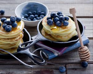 Preview wallpaper pancakes, honey, blueberries, carnival