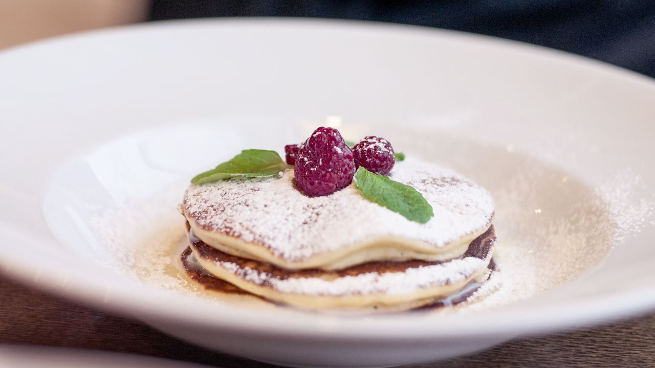 Wallpaper pancakes, raspberry, sprinkling