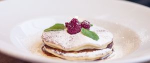 Preview wallpaper pancakes, raspberry, sprinkling