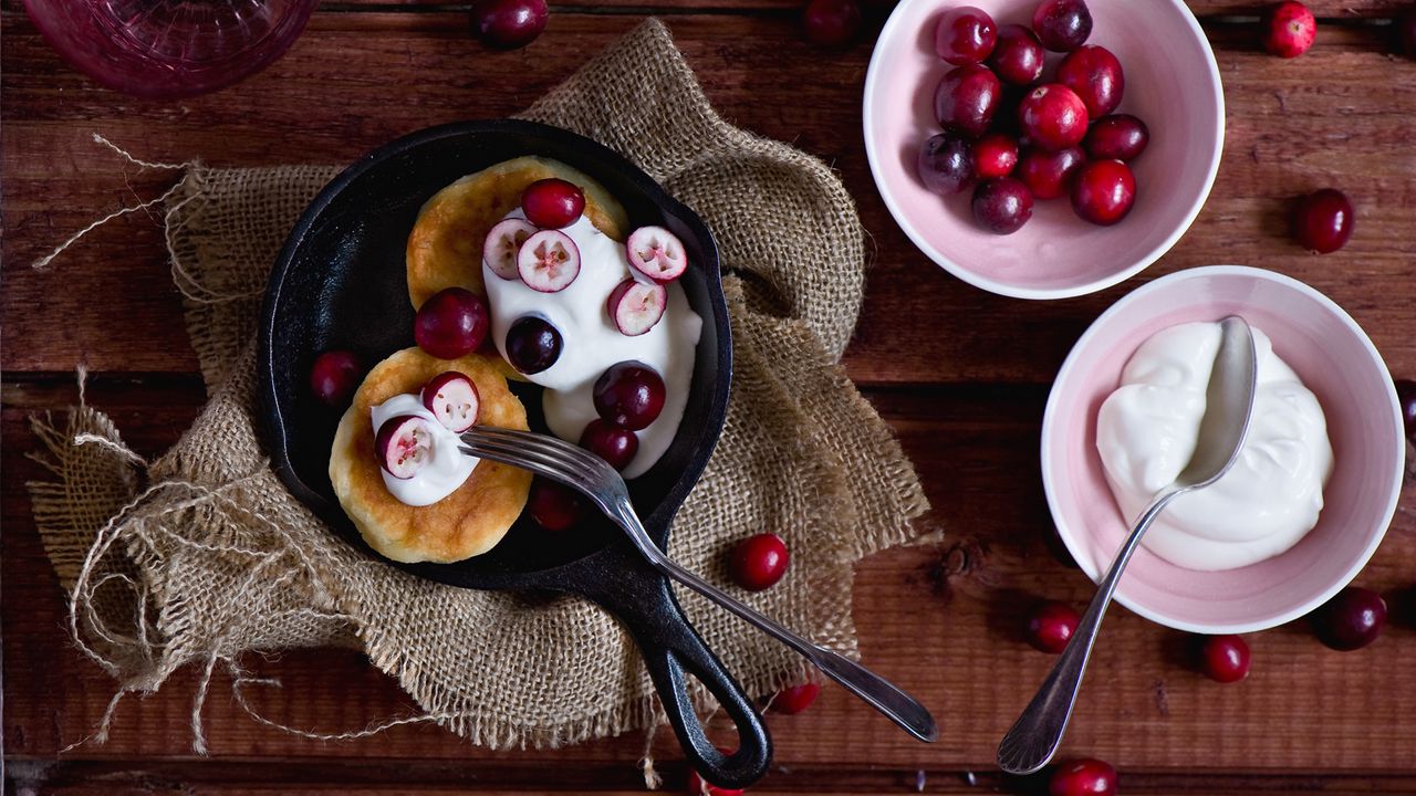 Wallpaper pancakes, sour cream, cranberries