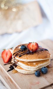 Preview wallpaper pancakes, strawberries, blueberries, berries, dessert