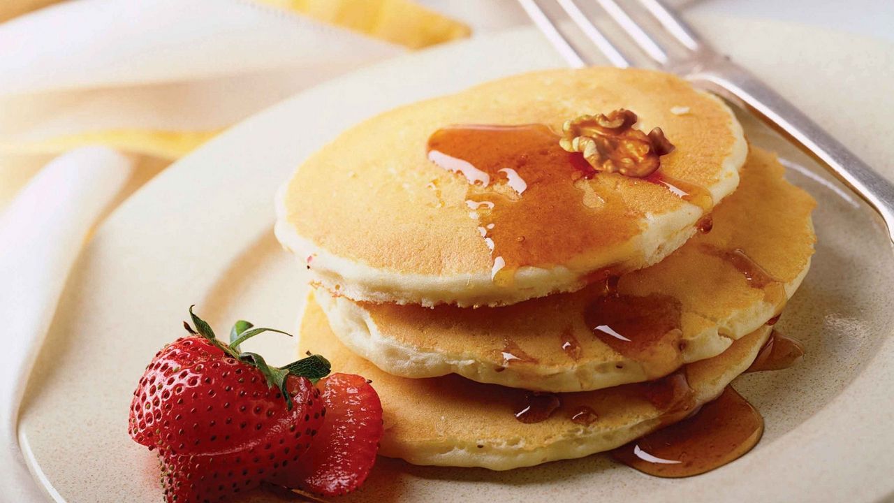 Wallpaper pancakes, strawberries, honey
