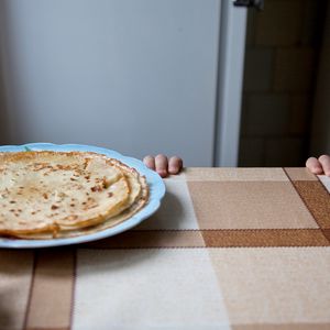 Preview wallpaper pancakes, table, fingers