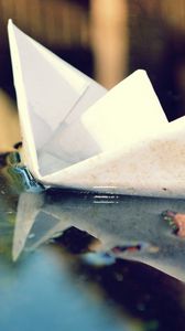 Preview wallpaper paper boat, water, fall, origami