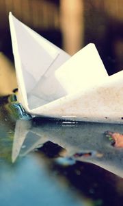 Preview wallpaper paper boat, water, fall, origami