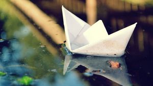 Preview wallpaper paper boat, water, fall, origami