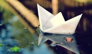 Preview wallpaper paper boat, water, fall, origami