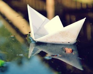 Preview wallpaper paper boat, water, fall, origami
