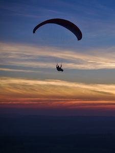 Preview wallpaper parachutist, parachute, silhouette, sunset, sky, dark