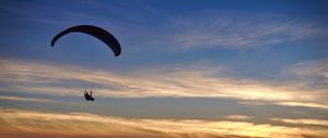 Preview wallpaper parachutist, parachute, silhouette, sunset, sky, dark