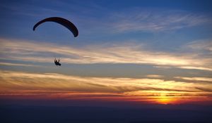 Preview wallpaper parachutist, parachute, silhouette, sunset, sky, dark