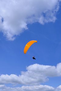 Preview wallpaper parachutist, parachute, sky, clouds