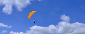 Preview wallpaper parachutist, parachute, sky, clouds