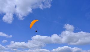 Preview wallpaper parachutist, parachute, sky, clouds