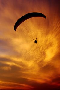 Preview wallpaper paraglider, silhouette, sunset, dark